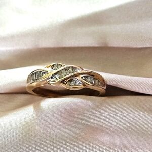 Womens 10k Gold diamond ring